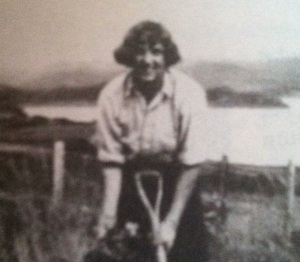 avril blair digging for peat at barnhill